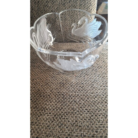 Lead Crystal Footed Bowl w/ Frosted Embossed Swans‎ Scalloped Compote 4" x 6" - Picture 5 of 8